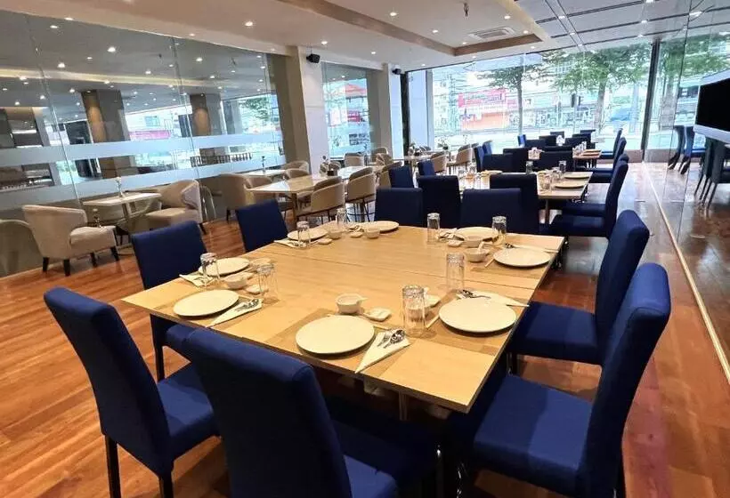 Hotelli The Srivaree Airport