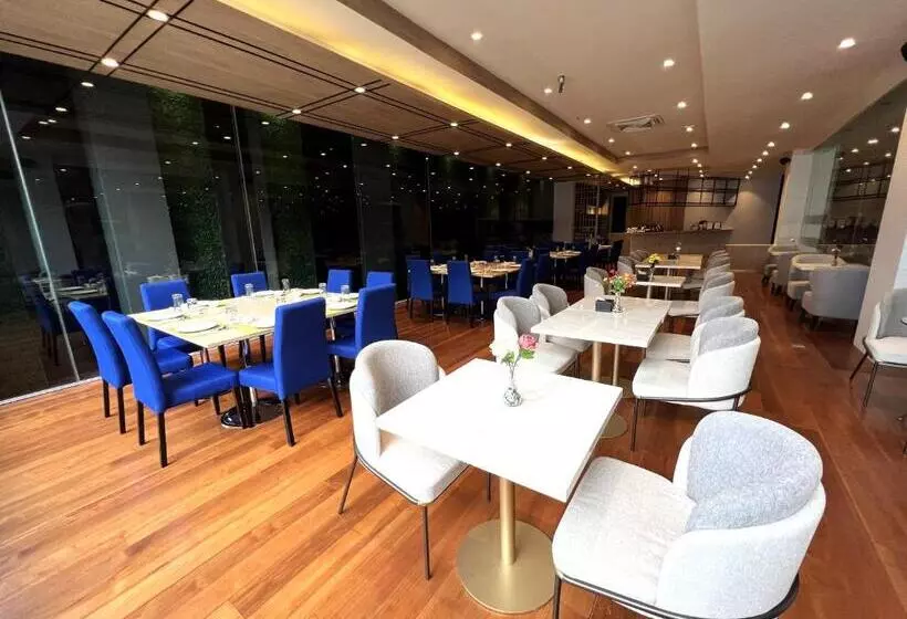 Hotelli The Srivaree Airport