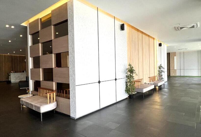 Hotel The Srivaree Airport