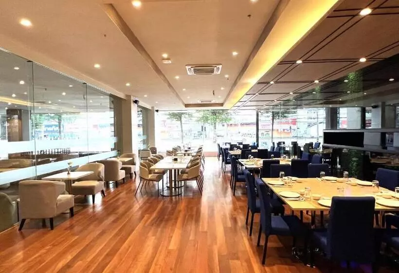 Hotelli The Srivaree Airport