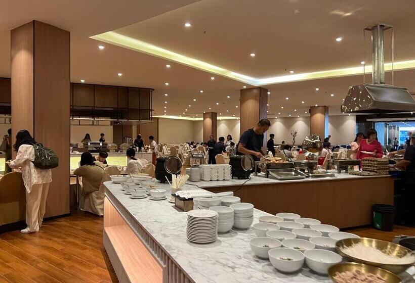 Hotel The Srivaree Airport