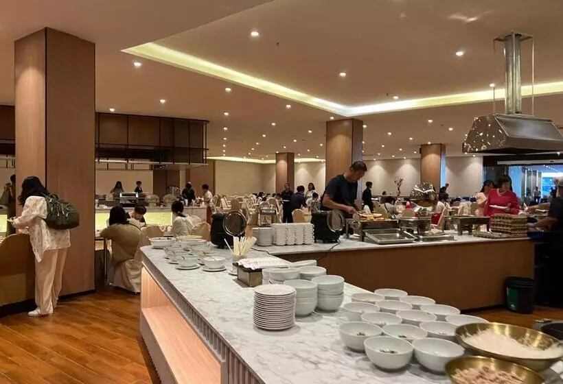 Hotelli The Srivaree Airport