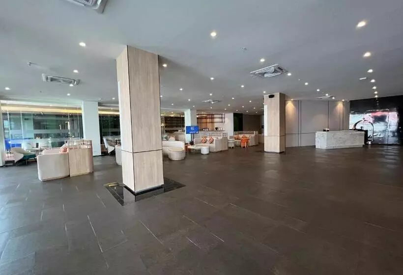 Hotelli The Srivaree Airport