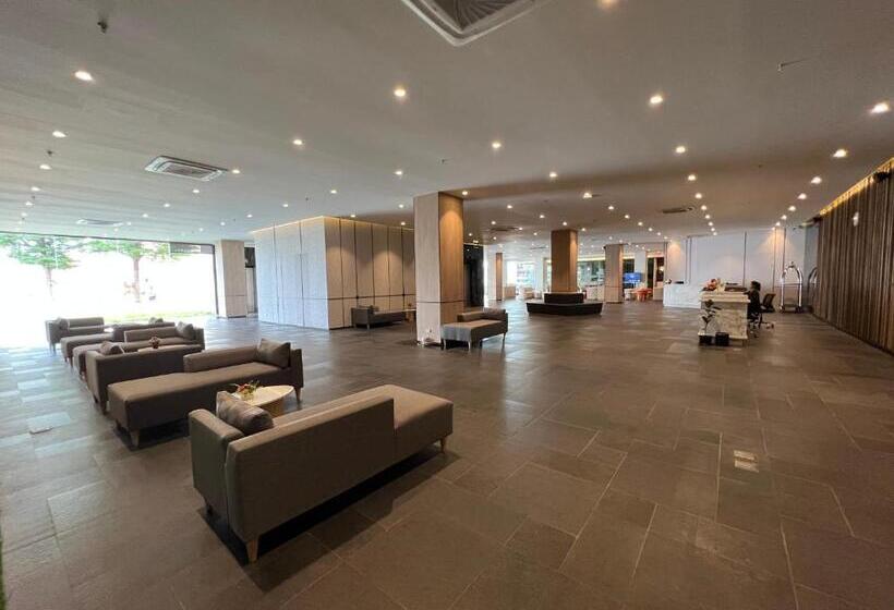 Hotel The Srivaree Airport