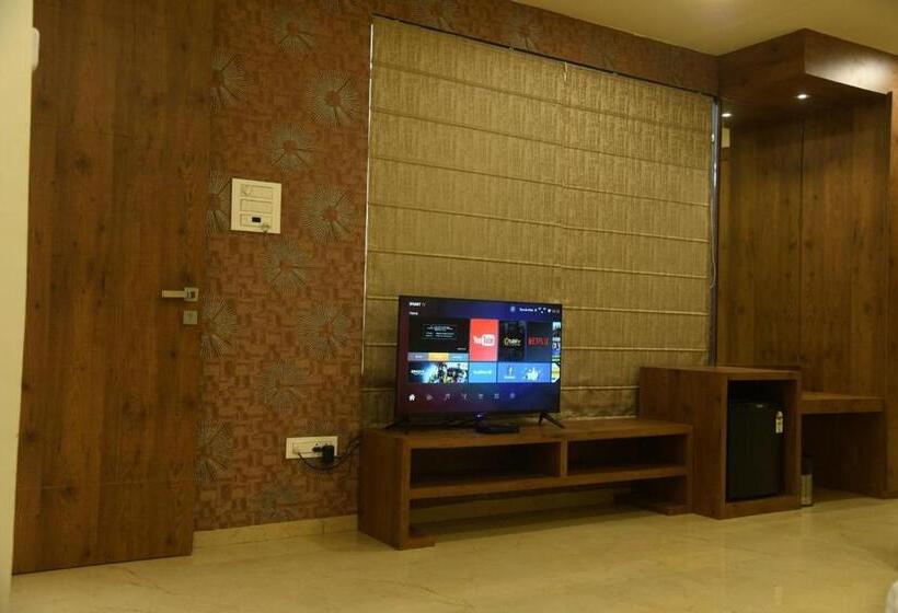 Отель Riverside Meadows