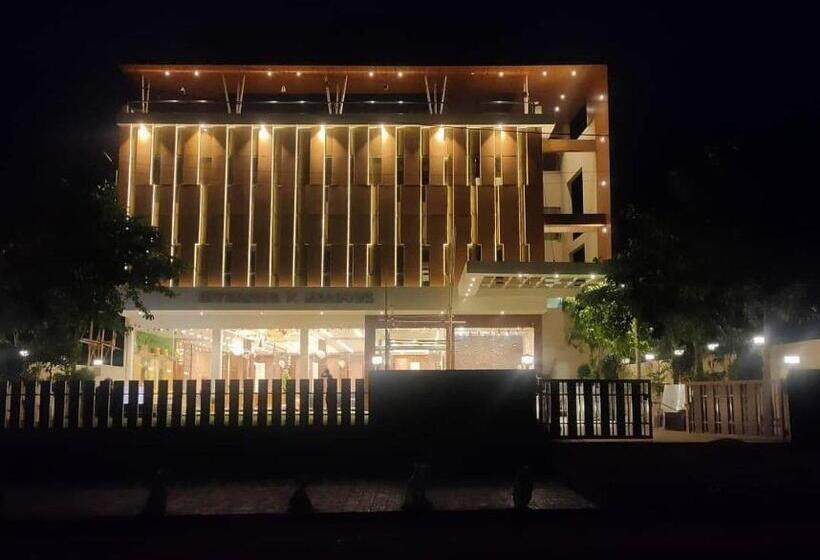 Отель Riverside Meadows