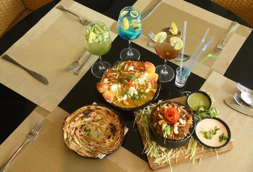 Отель Riverside Meadows