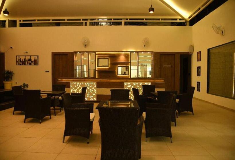 Отель Riverside Meadows