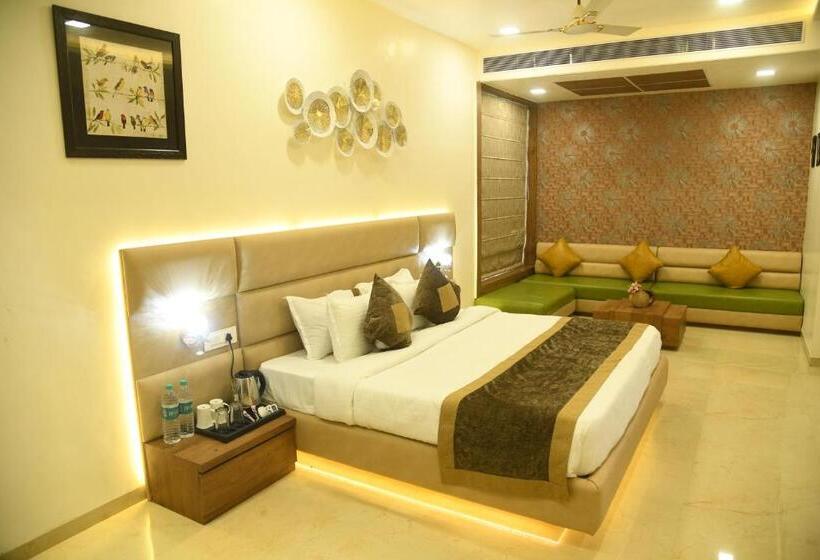 Отель Riverside Meadows