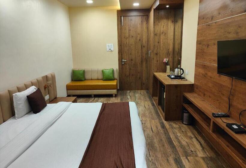 Отель Riverside Meadows