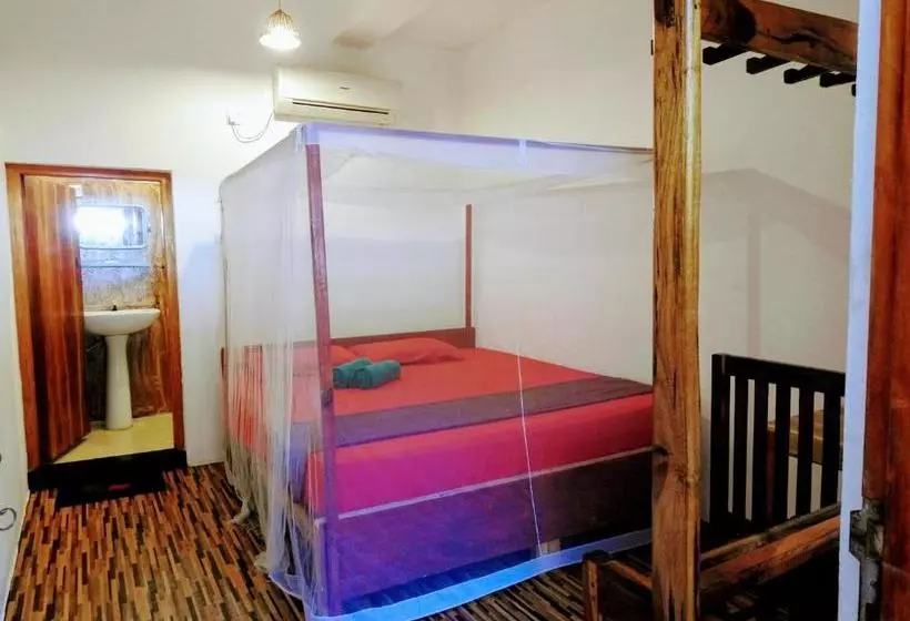 تختخواب و صبحانه Cresent Bay Beach