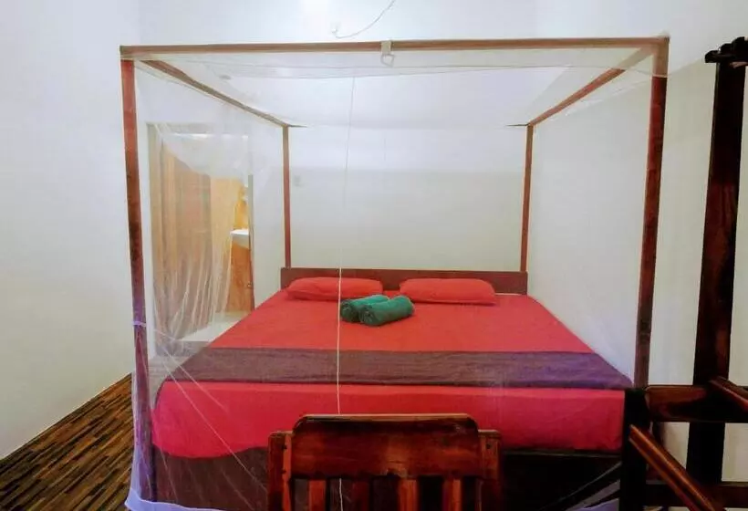 تختخواب و صبحانه Cresent Bay Beach