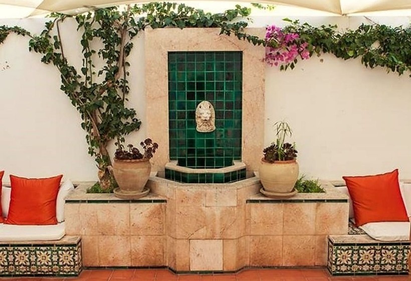 تختخواب و صبحانه Dar Esma