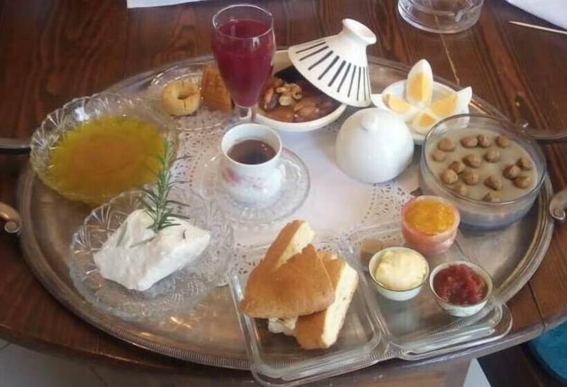 تختخواب و صبحانه Dar Esma