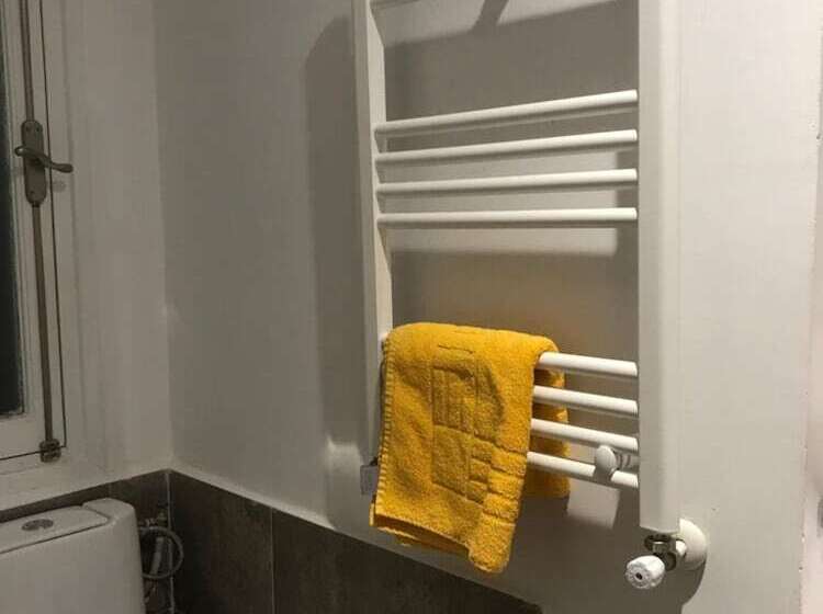 تختخواب و صبحانه Dar Esma