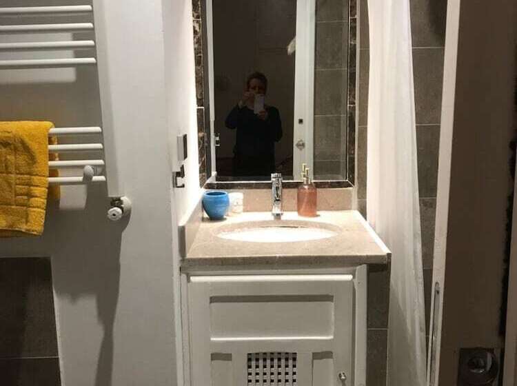 تختخواب و صبحانه Dar Esma