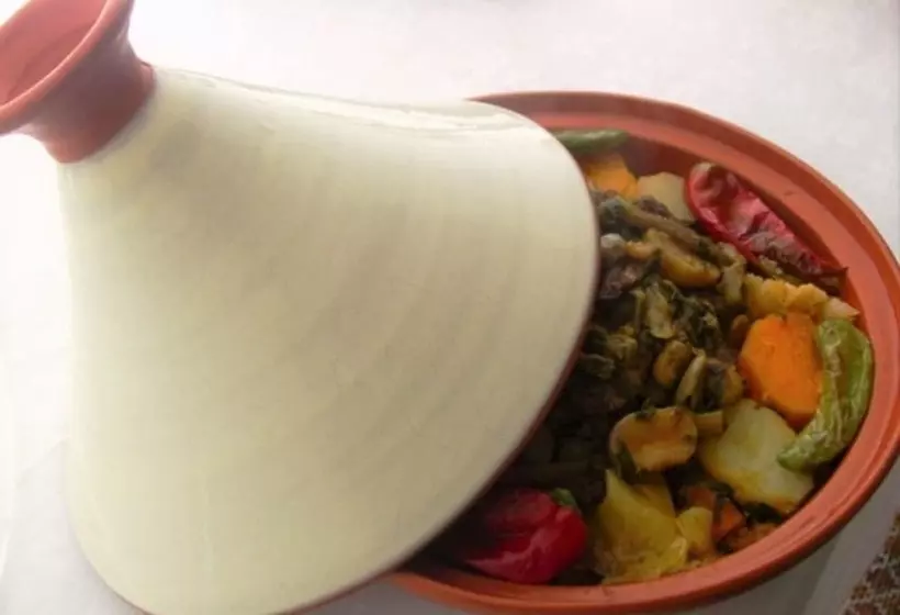 تختخواب و صبحانه Dar Esma