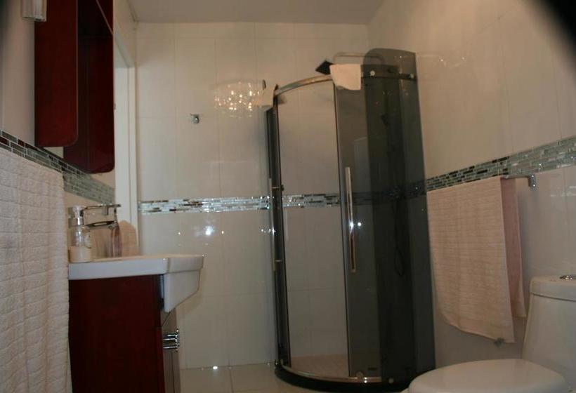 تختخواب و صبحانه Elements Executive Accommodation