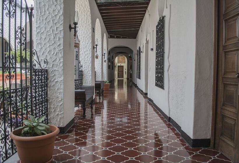 هتل Ajau Colonial