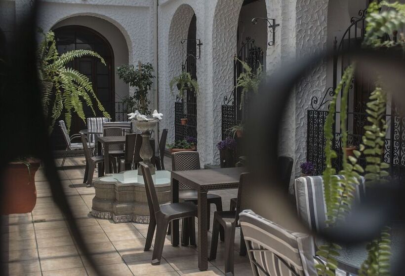 هتل Ajau Colonial