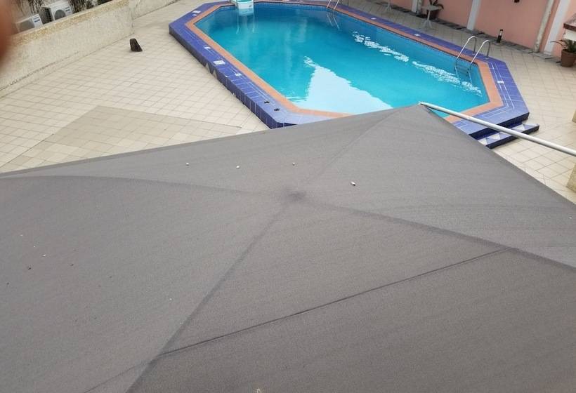 هتل Peemos Place Warri