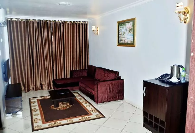 هتل Peemos Place Warri
