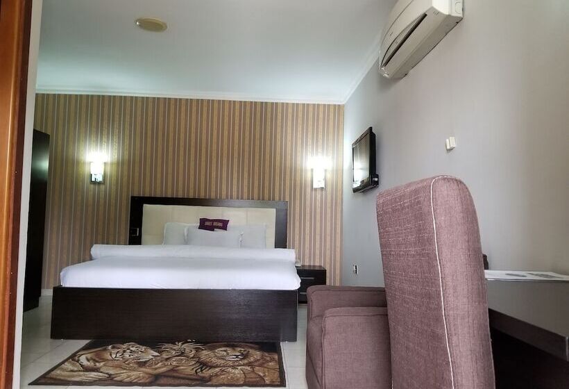 هتل Peemos Place Warri