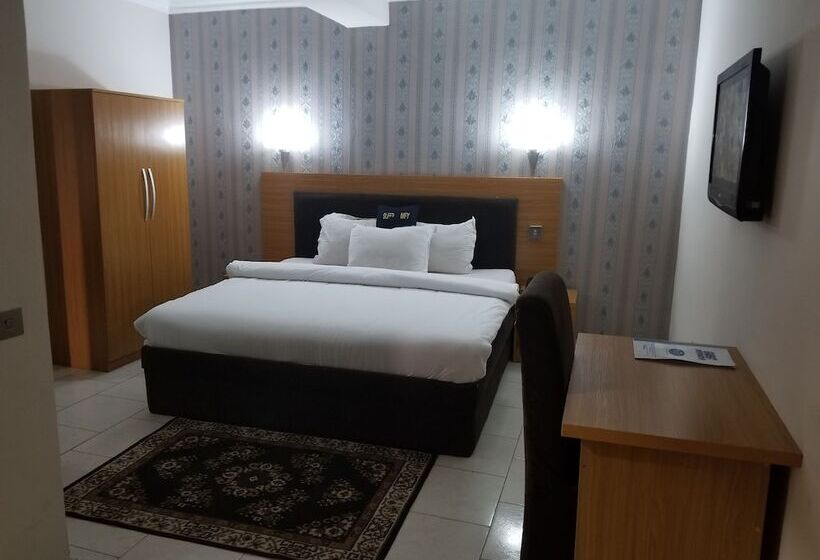 هتل Peemos Place Warri