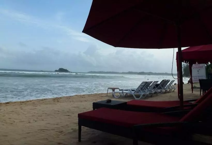 هتل Samaru Beach House
