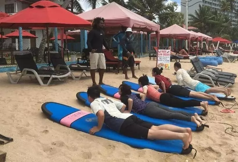 هتل Samaru Beach House
