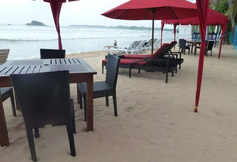 هتل Samaru Beach House