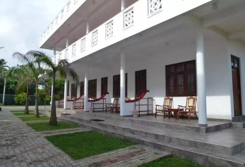 هتل Samaru Beach House