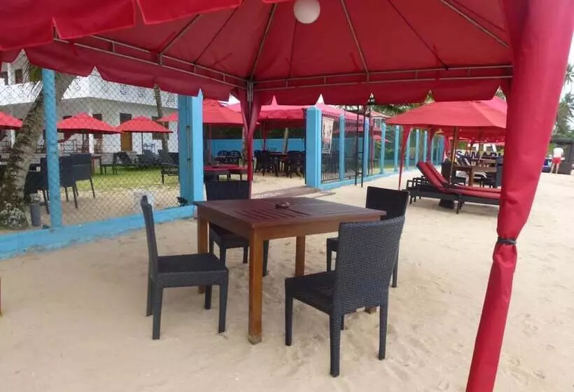 هتل Samaru Beach House
