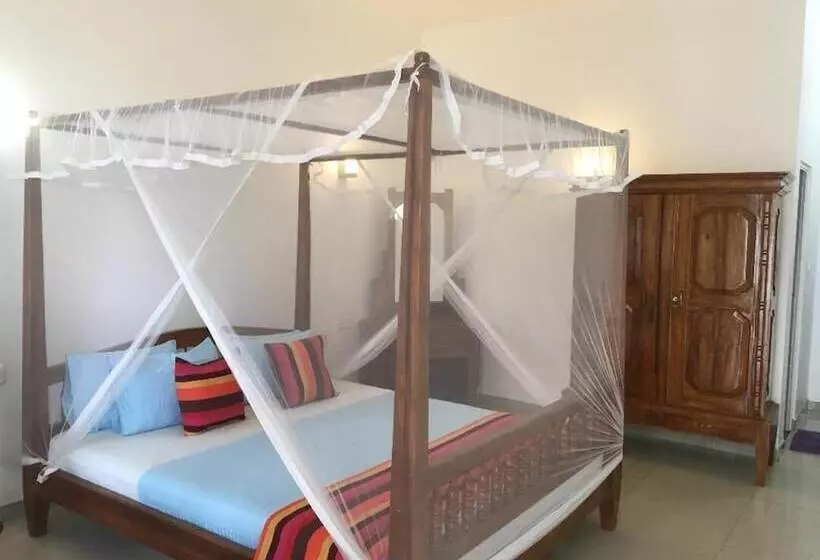 هتل Samaru Beach House