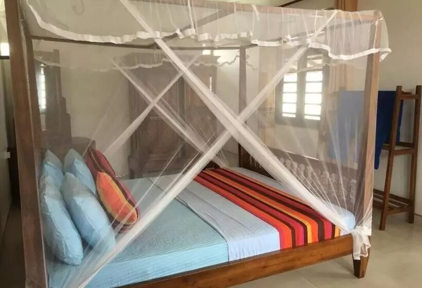 هتل Samaru Beach House