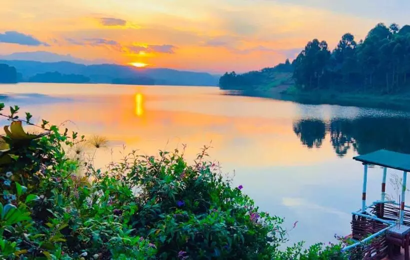 Lake Bunyonyi Rock Resort