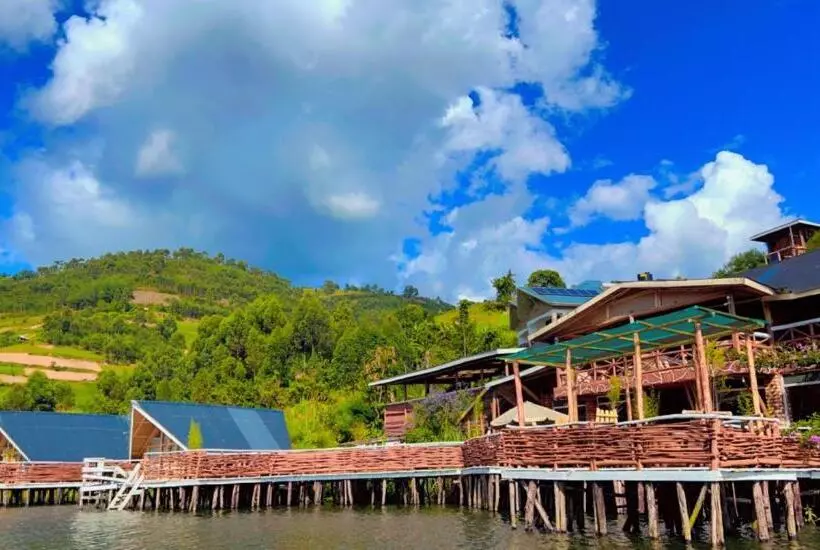 Lake Bunyonyi Rock Resort