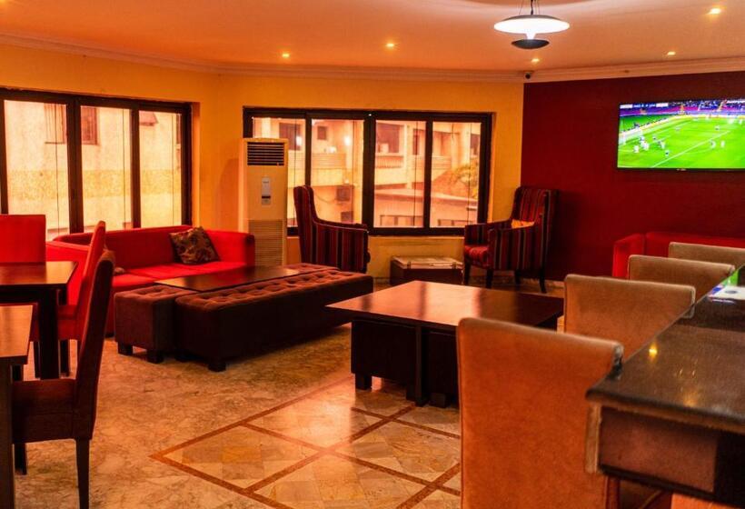 هتل Peemos Place Warri