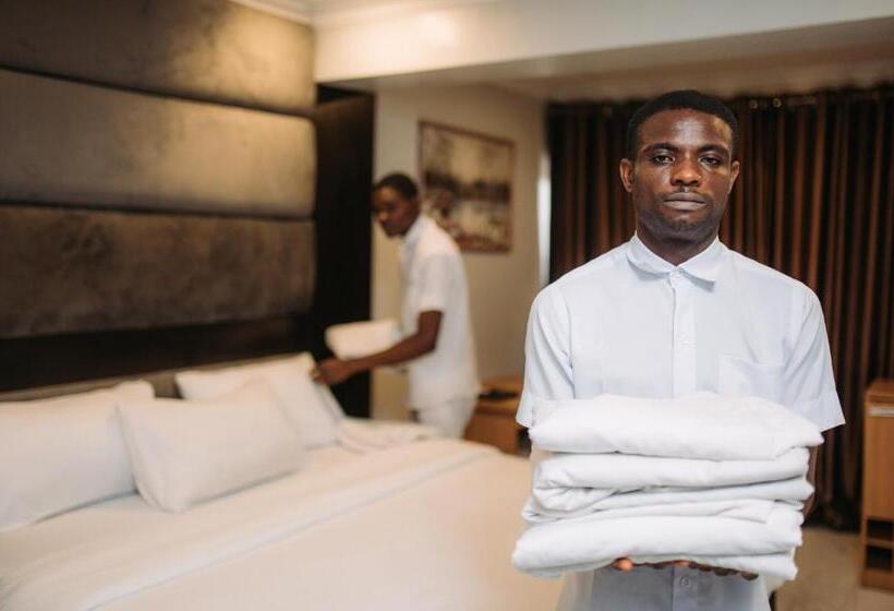 هتل Peemos Place Warri