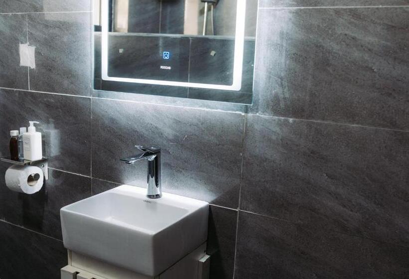 هتل Peemos Place Warri