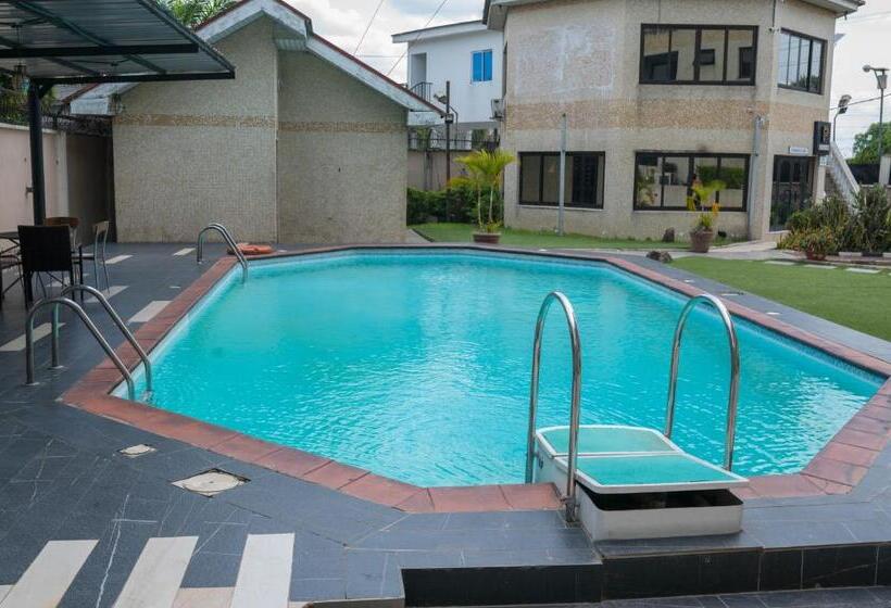 هتل Peemos Place Warri