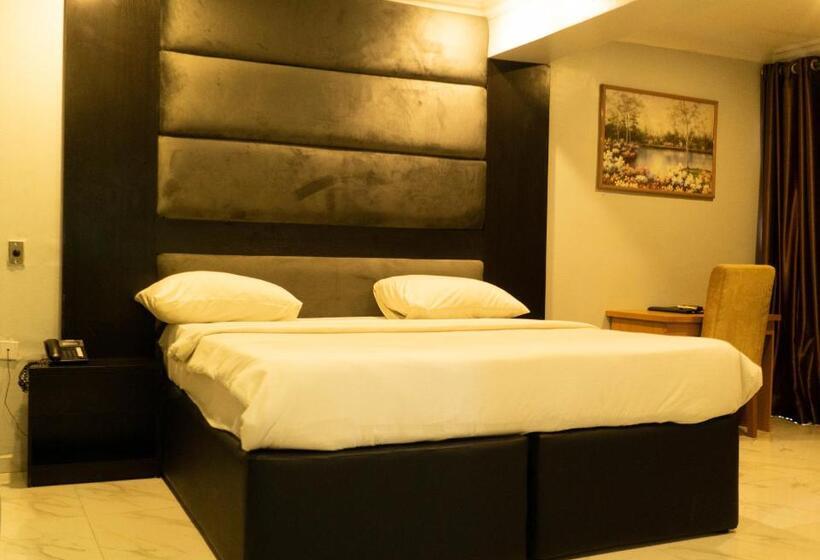 هتل Peemos Place Warri