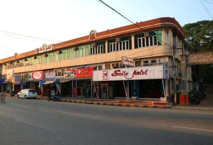 Smile Motel