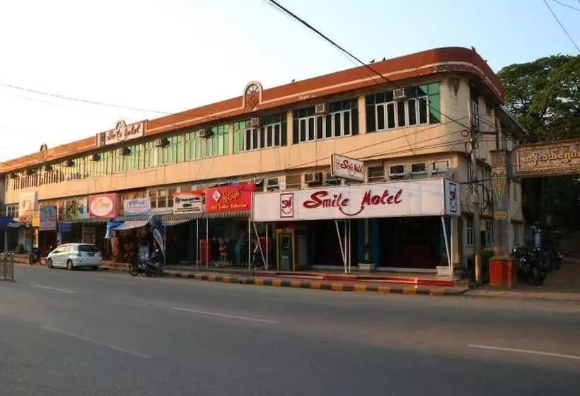 Smile Motel