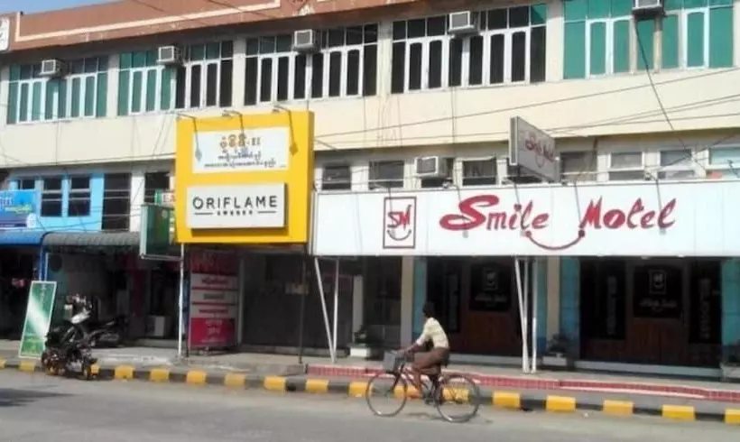 Smile Motel