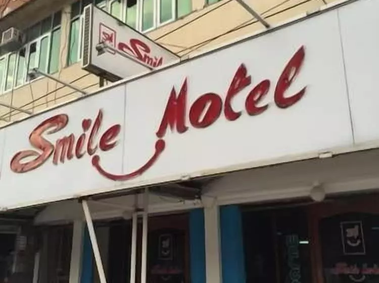 Smile Motel