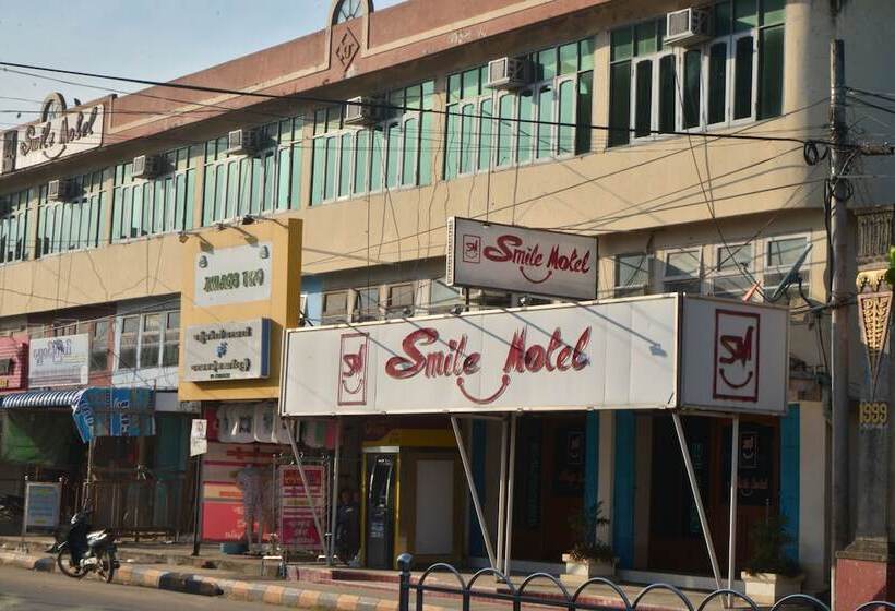 Smile Motel