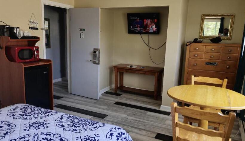 Szálló Rodeway Inn Formerly Camp Inn Lodge