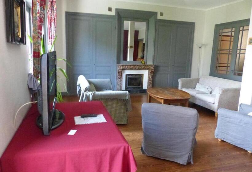 بنسيون Les Volets Bleus