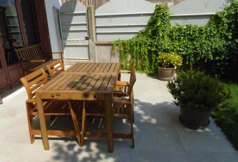 بنسيون Les Volets Bleus